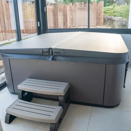 Projecteur Sur Ma Bulle - Viens Dans Ma Bulle Avec Jacuzzi Prive Holiday home Vertou