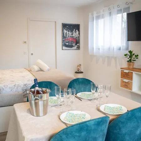 Holiday home Projecteur Sur Ma Bulle - Viens Dans Ma Bulle Avec Jacuzzi Prive