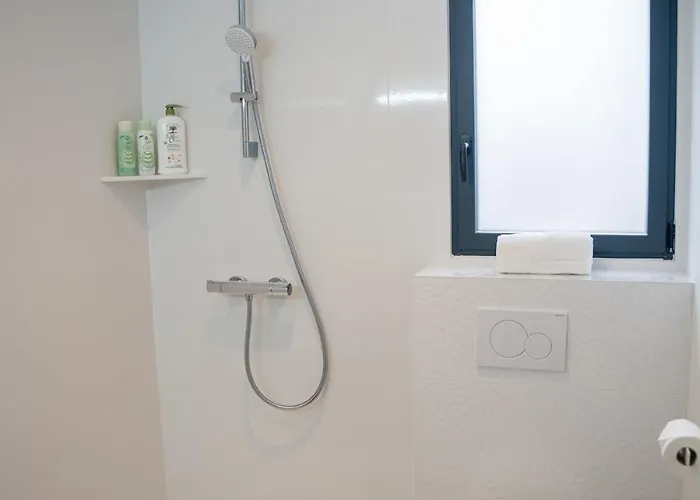 Nyaraló Projecteur Sur Ma Bulle - Viens Dans Ma Bulle Avec Jacuzzi Prive Vertou